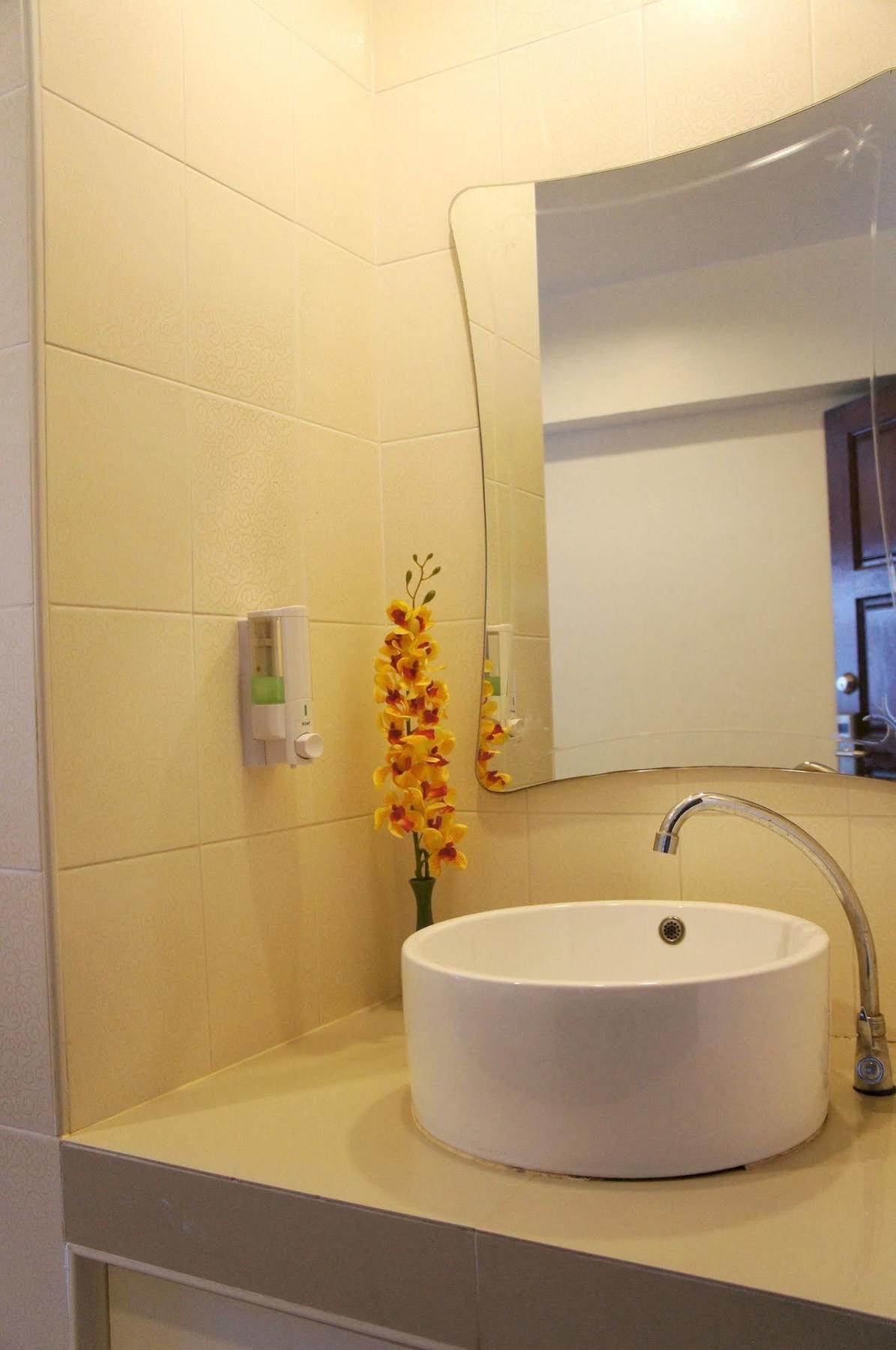 The Nest Serviced Apartment Bangkok Esterno foto